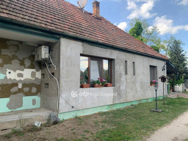 Eladó családi ház, Pilisen 42 M Ft, 2 szobás