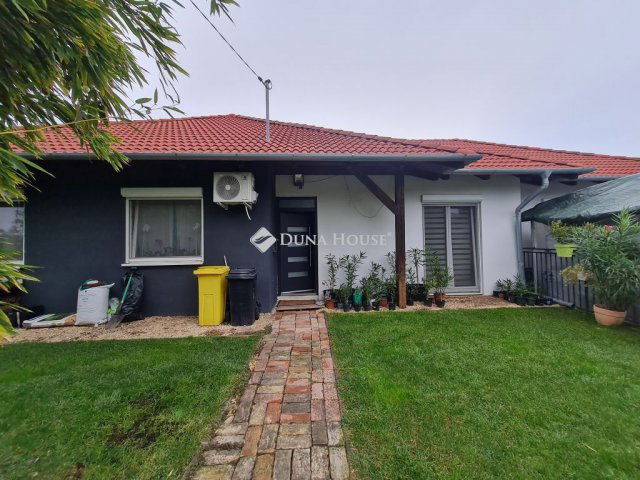 Eladó ikerház, Délegyházán 120 M Ft, 3 szobás