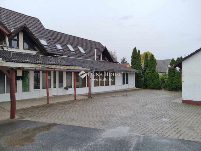Eladó üzlethelyiség, Szentlőrincen 85 M Ft, 4 szobás