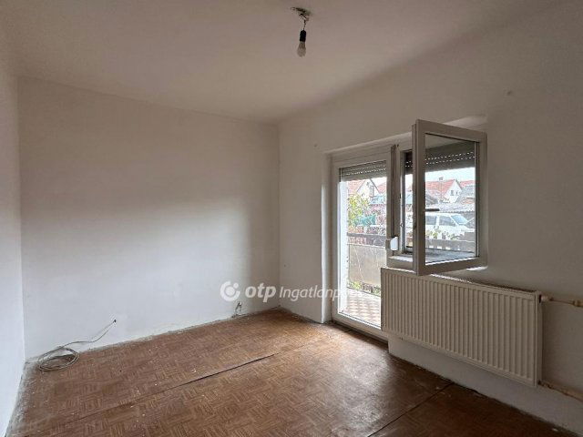 Eladó családi ház, Felsőpakonyban 89.9 M Ft, 3+1 szobás