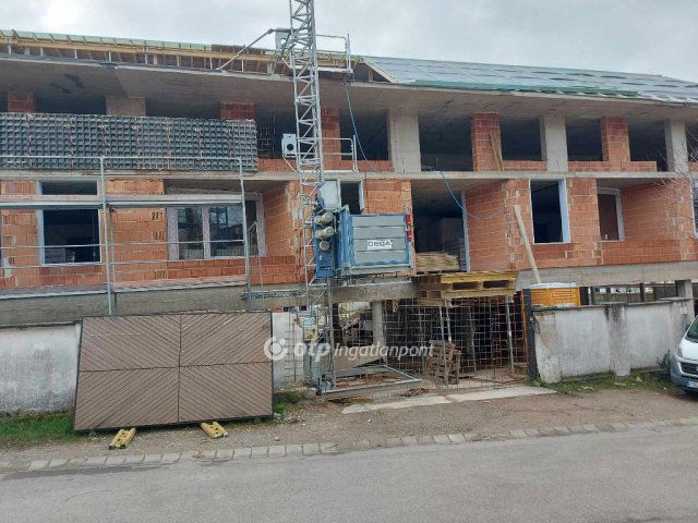 Eladó téglalakás, Pécsett 74.763 M Ft, 3 szobás