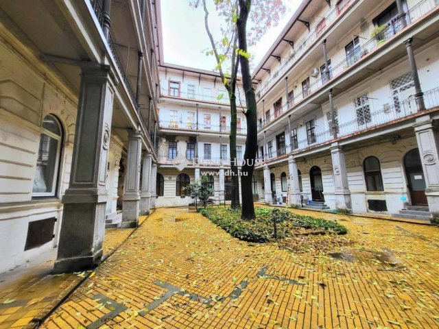 Eladó téglalakás, Budapesten, VI. kerületben 160 M Ft, 3 szobás