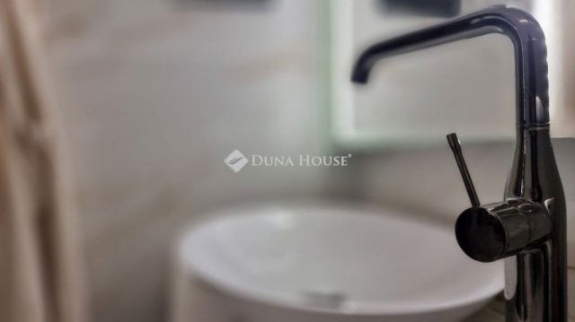 Eladó téglalakás, Budapesten, V. kerületben 234.9 M Ft, 3 szobás