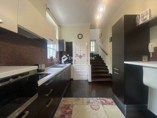 Eladó családi ház, Solymáron 251.9 M Ft, 5 szobás