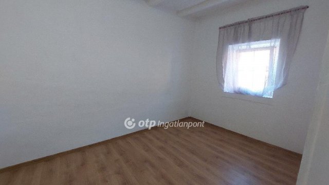 Eladó családi ház, Kisújszálláson 13.2 M Ft, 2 szobás