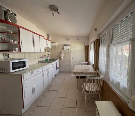 Eladó családi ház, Vácon 105 M Ft, 3 szobás