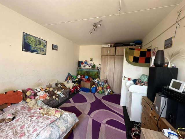Eladó panellakás, Komlón, Hegyhát utcában 16.99 M Ft