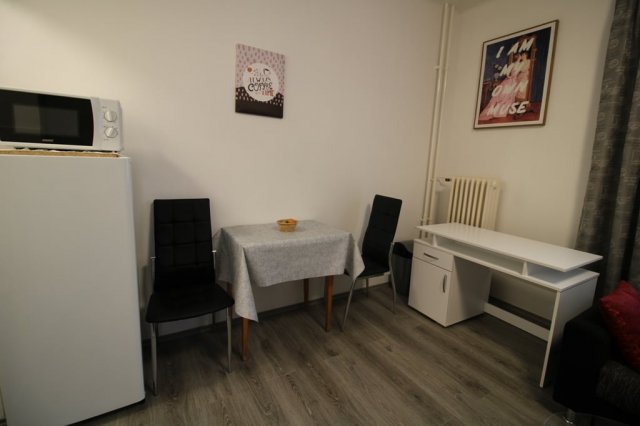 Kiadó téglalakás, albérlet, Pécsett, Sándor utcában, 1 szobás