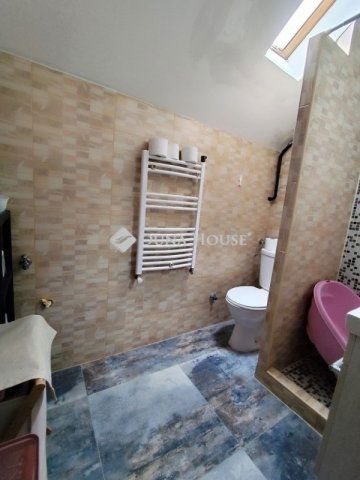 Eladó családi ház, Vecsésen 73.5 M Ft, 7 szobás