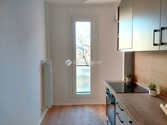 Eladó panellakás, Pécsett 55.9 M Ft, 2 szobás