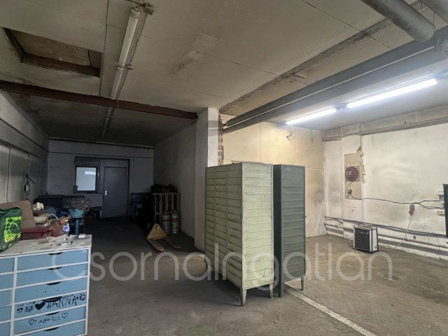 Kiadó ipari ingatlan, Csornán 240 E Ft / hó