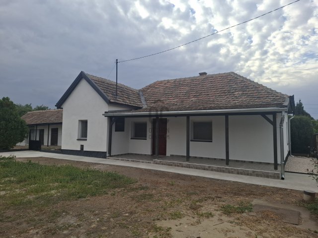 Eladó családi ház, Farmoson 38 M Ft, 3 szobás