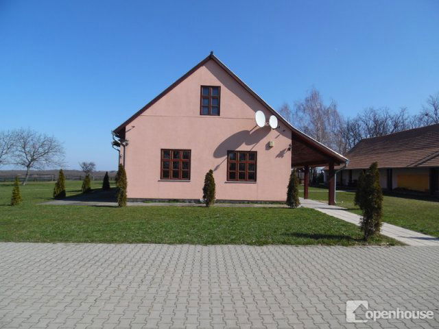 Eladó hotel, Csatkán 360 M Ft, 8 szobás / költözzbe.hu