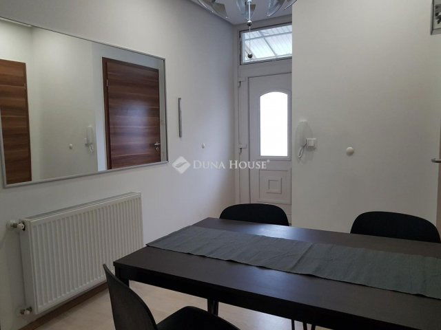 Eladó téglalakás, Budapesten, VIII. kerületben 75 M Ft, 3 szobás