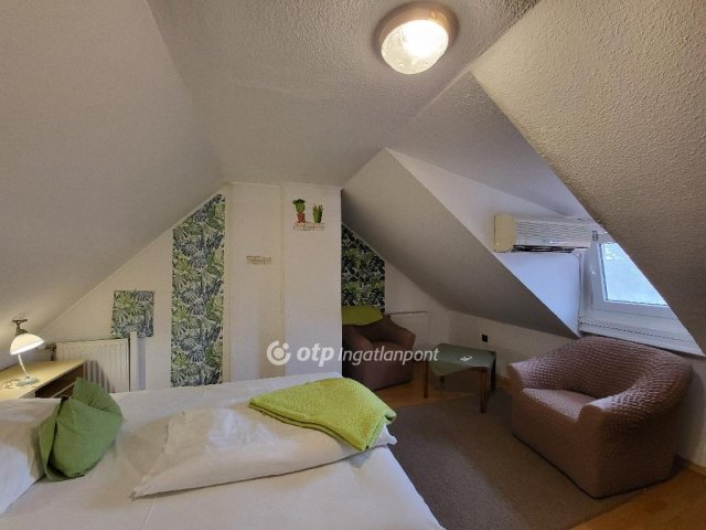 Eladó téglalakás, Hévízen 99 M Ft, 6 szobás