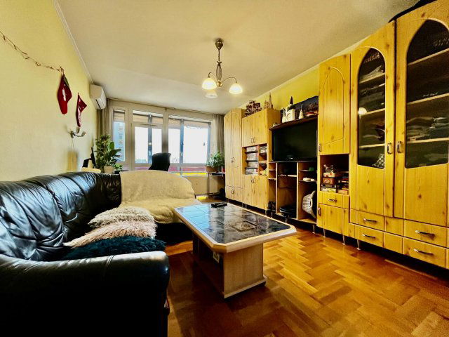 Eladó panellakás, Pécsett 56.9 M Ft, 3 szobás