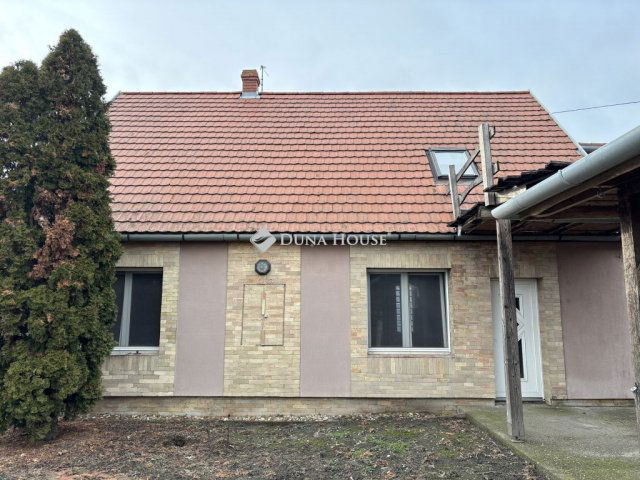 Eladó családi ház, Kalocsán 30 M Ft, 4 szobás