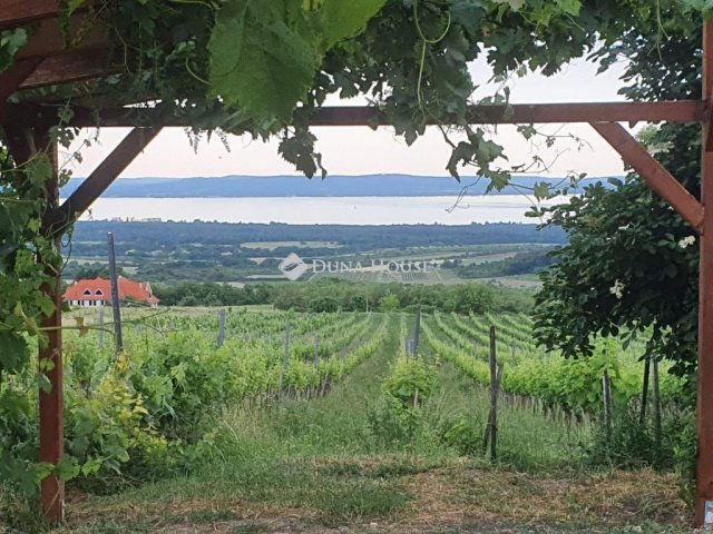 Eladó nyaraló, Mencshelyen 149.9 M Ft, 1 szobás