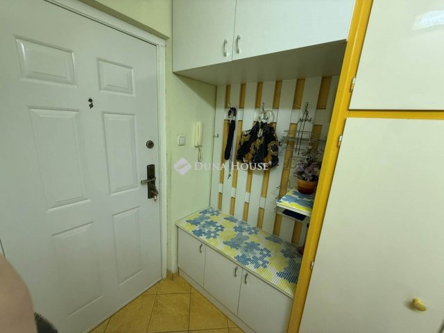 Eladó téglalakás, Tatabányán 42 M Ft, 2 szobás