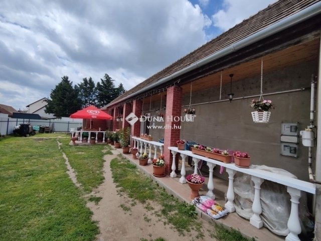 Eladó családi ház, Vecsésen 89.9 M Ft, 4 szobás