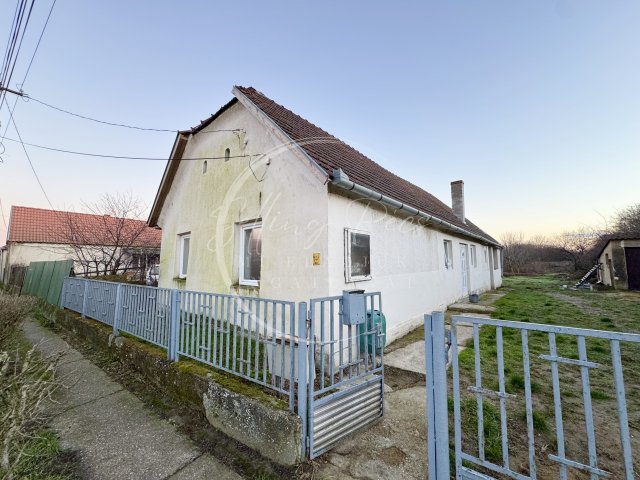 Eladó családi ház, Kacsótán 15.9 M Ft, 2 szobás