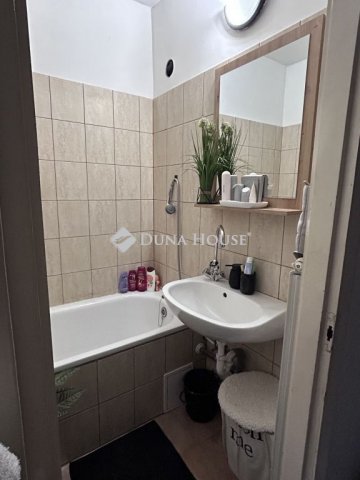 Eladó panellakás, Budapesten, XVII. kerületben, Újlak utcában