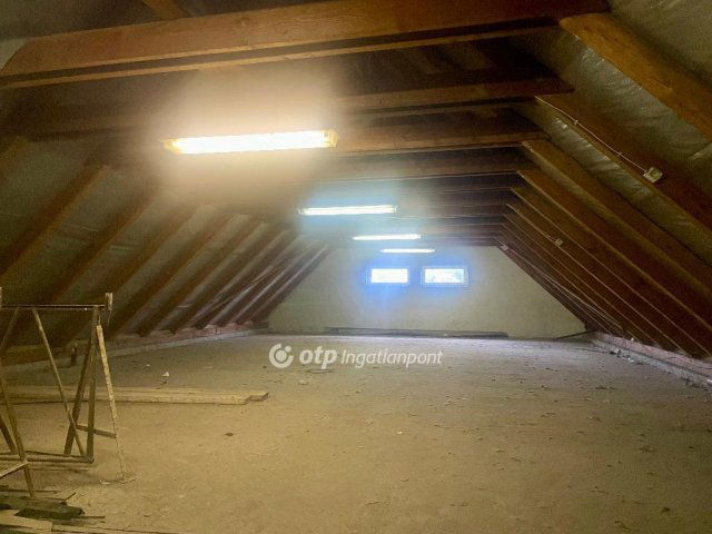 Eladó sorház, Pécsett 195 M Ft, 12+2 szobás
