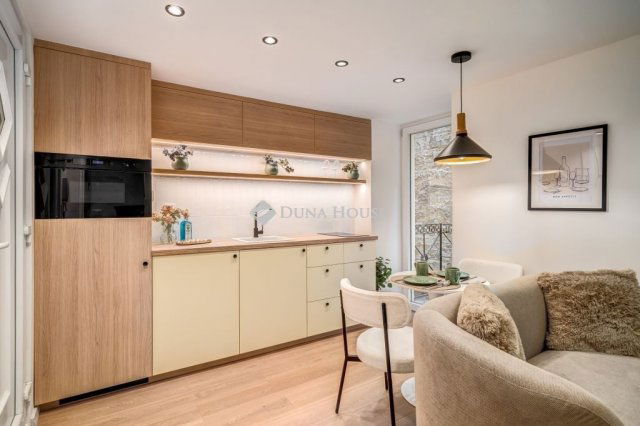 Eladó téglalakás, Budapesten, VI. kerületben 117.9 M Ft