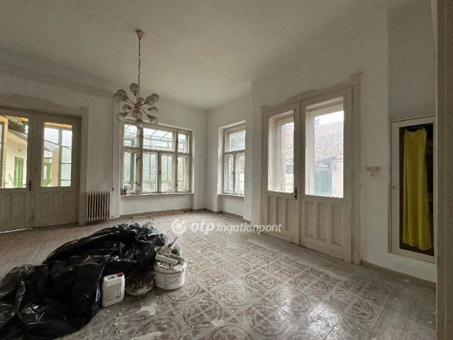 Eladó családi ház, Szentesen 47 M Ft, 6 szobás