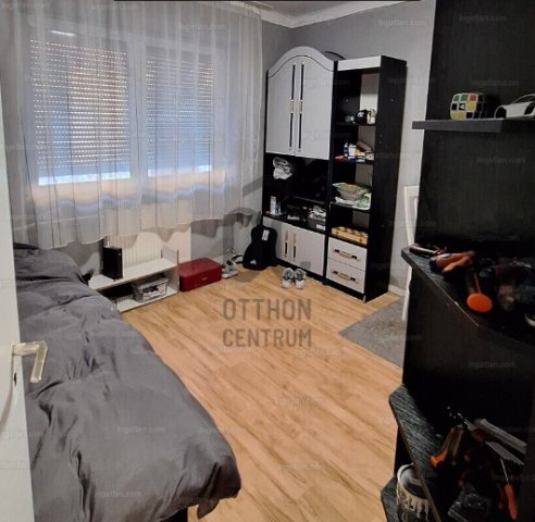 Eladó téglalakás, Pécsett 29.9 M Ft, 2 szobás