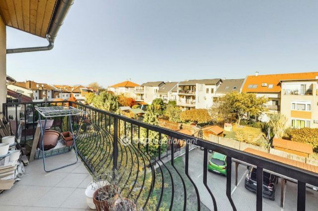 Eladó téglalakás, Dunakeszin 85 M Ft, 2+2 szobás