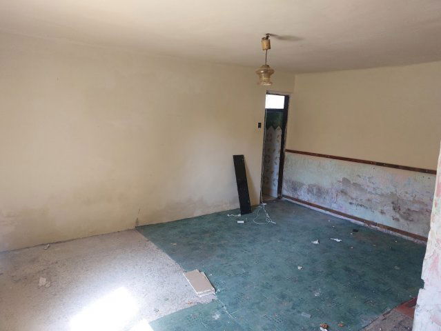 Eladó családi ház, Jákón 5.9 M Ft, 2 szobás