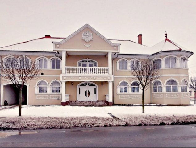 Eladó családi ház, Szarvason 245 M Ft, 5 szobás