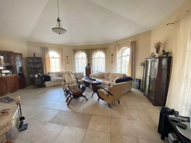 Eladó mezogazdasagi ingatlan, Vácegresen 325 M Ft