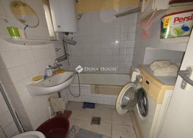 Eladó családi ház, Szegeden 29.99 M Ft, 2 szobás