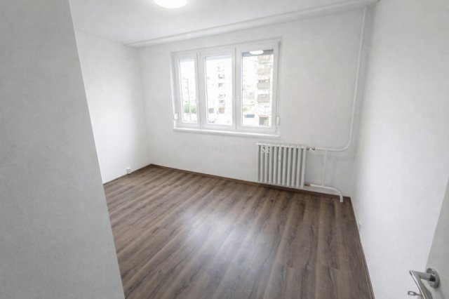 Eladó panellakás, Kecskeméten 52.49 M Ft, 3 szobás