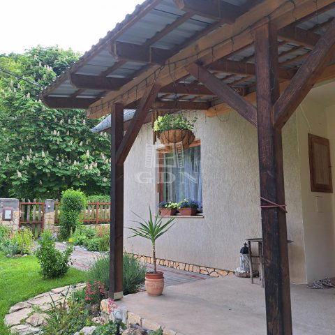 Eladó családi ház, Balatonkenesén 92.9 M Ft, 4 szobás