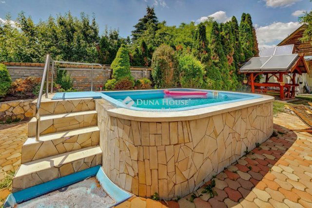 Eladó családi ház, Mendén 153 M Ft, 4 szobás