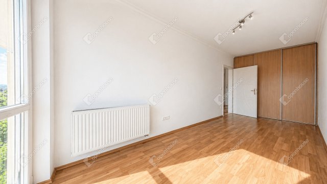 Eladó téglalakás, Sopronban 57.99 M Ft, 2 szobás