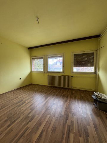 Eladó családi ház, Szegeden 159 M Ft, 8 szobás