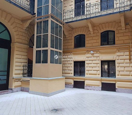 Eladó téglalakás, Budapesten, V. kerületben, Hold utcában