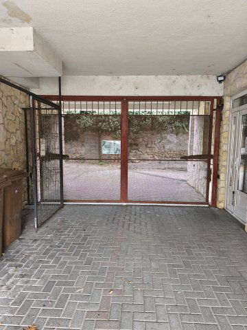 Kiadó garázs, Pécsett, Liszt Ferenc utcában 15 E Ft / hó