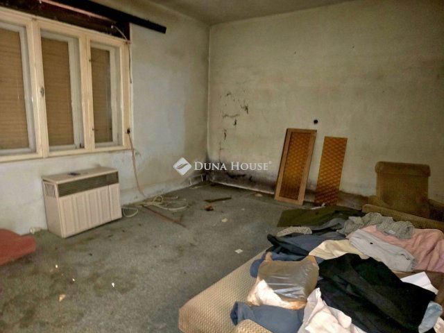 Eladó családi ház, Pécsett 19.9 M Ft, 5 szobás