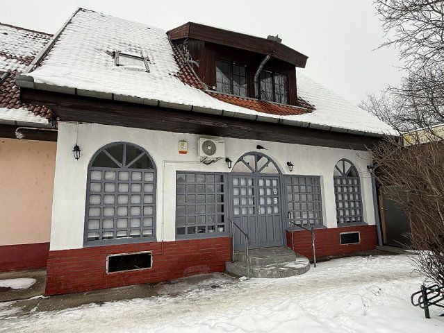 Eladó üzlethelyiség, Szentendrén 134.9 M Ft