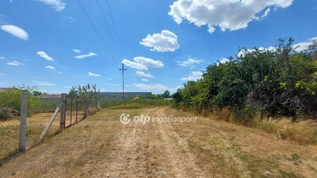 Eladó telek, Ercsiben 25 M Ft / költözzbe.hu