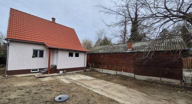 Eladó családi ház, Szigetszentmiklóson, Hajnal utcában 59.9 M Ft