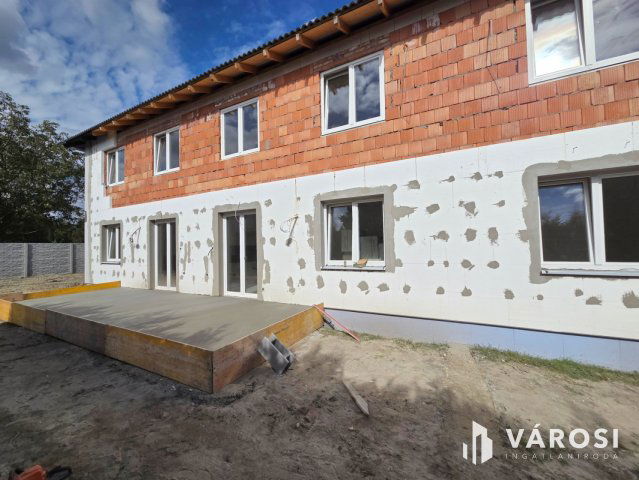 Eladó sorház, Szigetszentmártonban 69.9 M Ft, 5 szobás