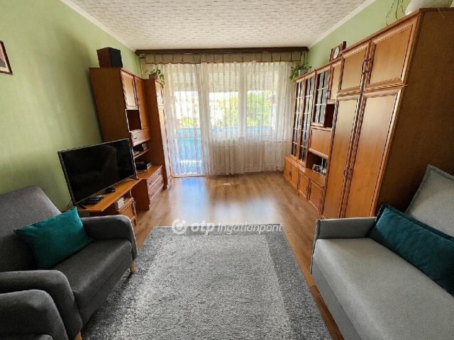 Eladó panellakás, Mosonmagyaróváron 47.99 M Ft, 2 szobás