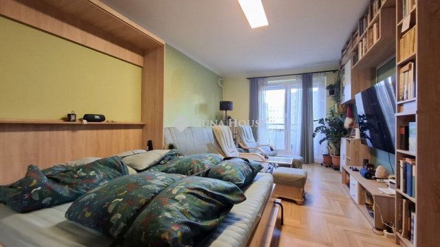 Eladó panellakás, Budapesten, III. kerületben 72.9 M Ft