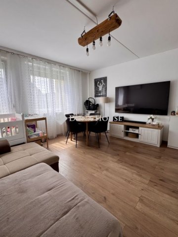 Eladó panellakás, Veszprémben 52.99 M Ft, 2 szobás